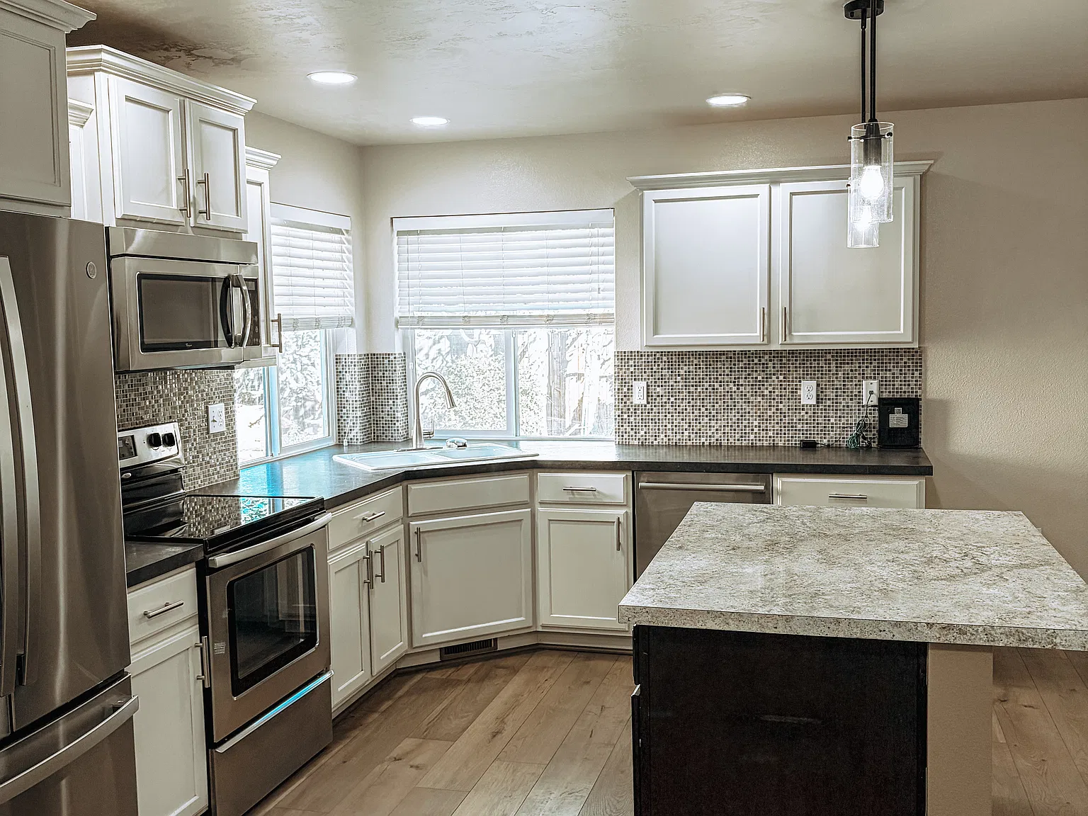 4 bed, 2.5 bath, 2054 sqft, $2,900 — Photo 3