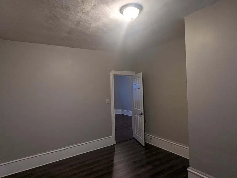 137 McGowan St — Photo 5