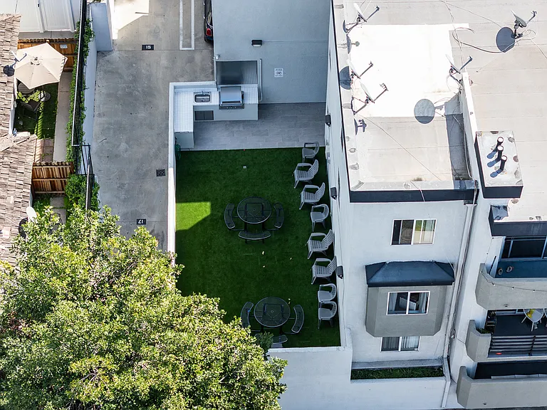Laurel Villa — Photo 15