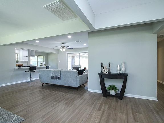 5th image of 2214 Lazybrook Dr