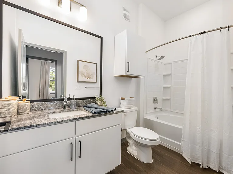 Bathroom | Ebbtide Villas & Flats