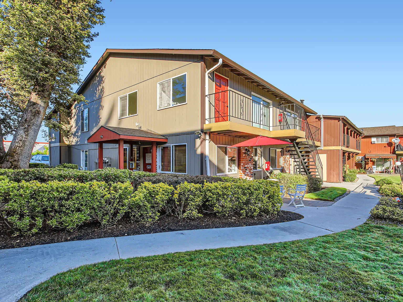 Oak Grove Village — Photo 2