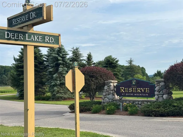 1932 Kitzbuhel Dr, Boyne City, MI 49712