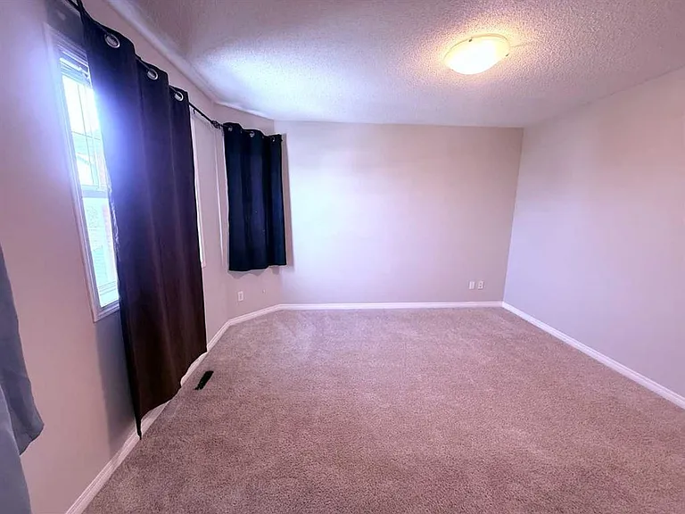 952 Taradale Dr NE — Photo 25