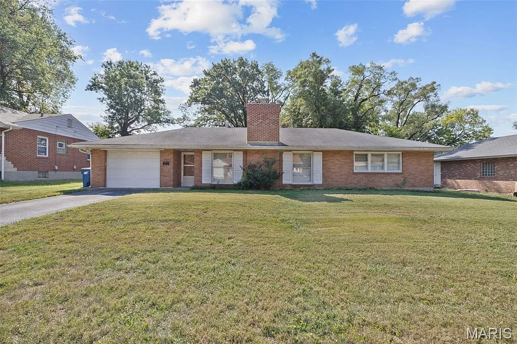 222 Wooster Dr photo 1