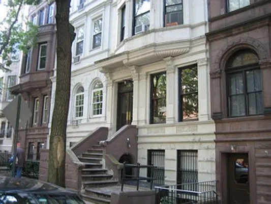 Sold by Warburg | media 6