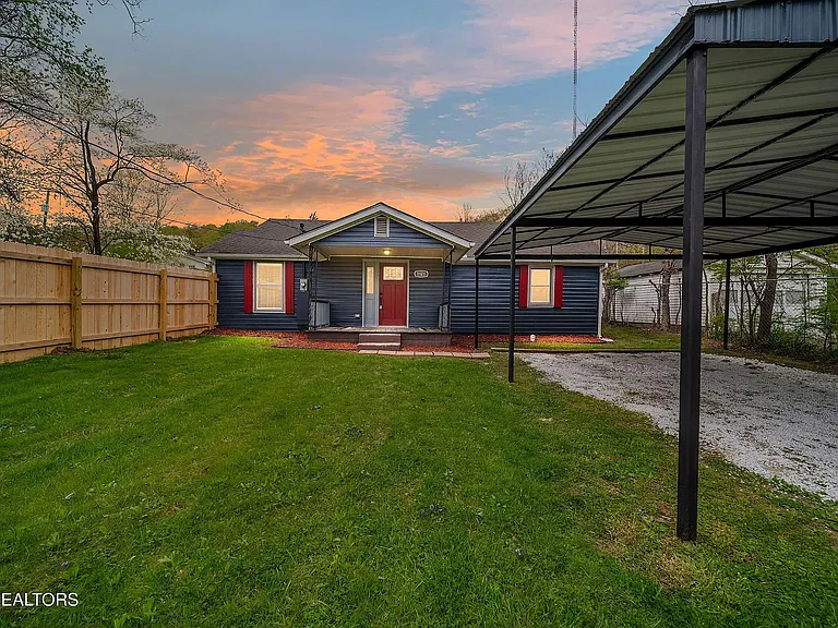 1121 Forsythe St — Photo 5