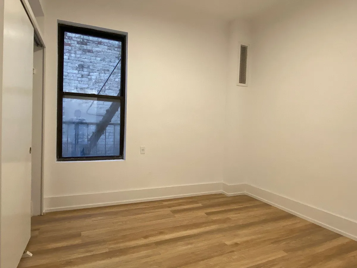 Building Photo - 229 W 101st St #6C