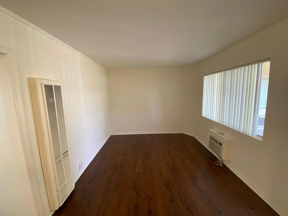 2nd image of 1050 N Cuyamaca St #D