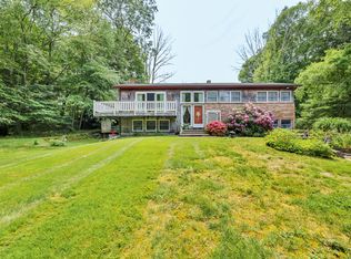 27 North Rd, Waterford, CT 06385