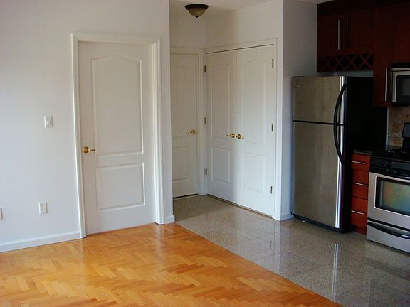 3rd image of 3027 30th St APT 4C