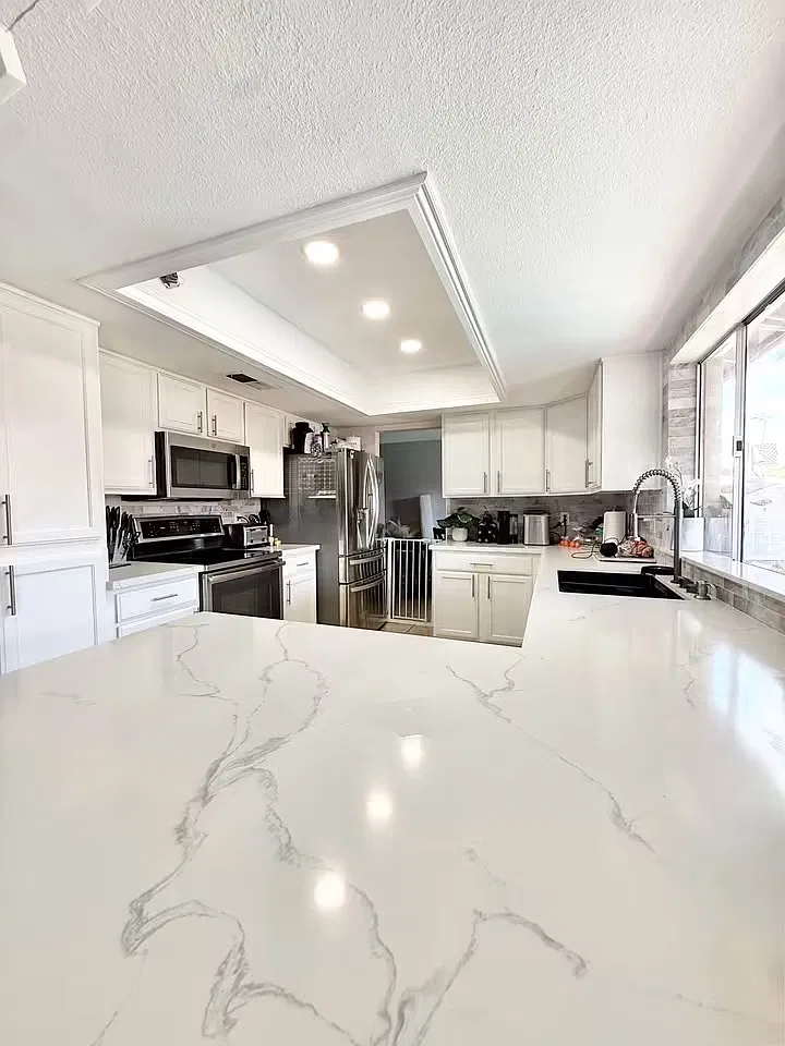 4 bed, 2.5 bath, 2120 sqft, $2,800 — Photo 2