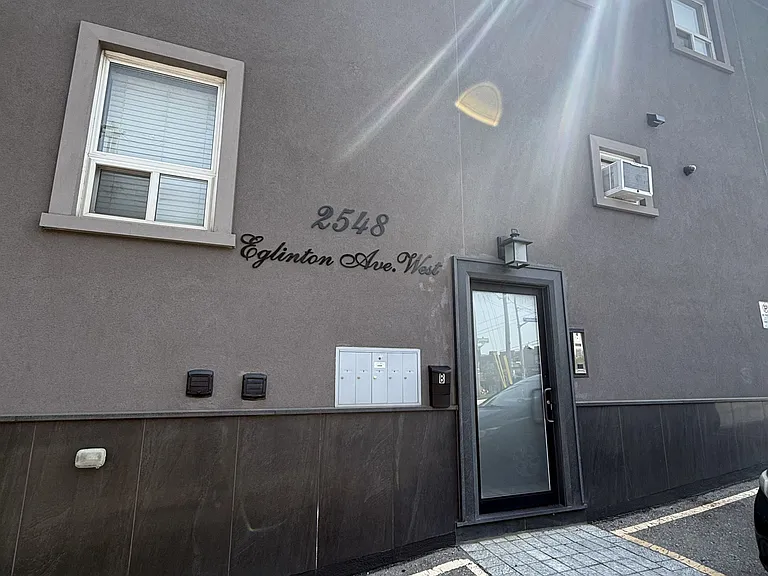 2548 Eglinton Ave W #3 — Photo 20