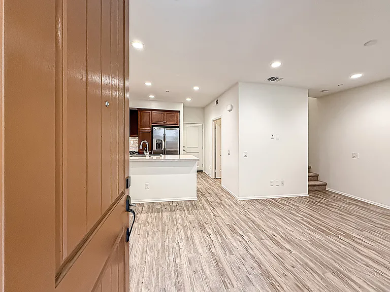 389 Castiano St — Photo 3