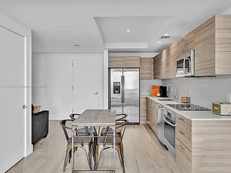 121 NE 34th St #1005 — Photo 20