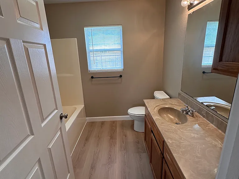 650 Wood St — Photo 8