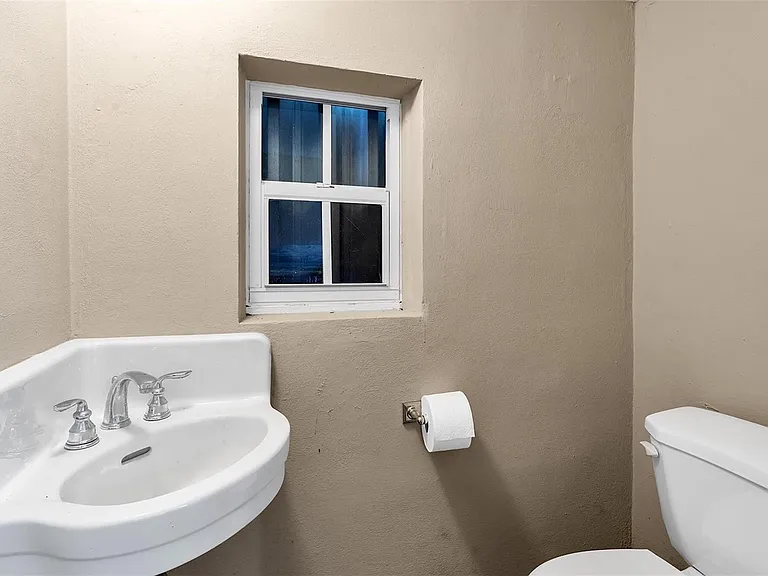 3221 Seaward Dr — Photo 37