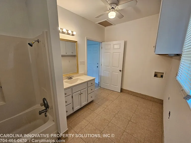 610 N Pear St — Photo 8