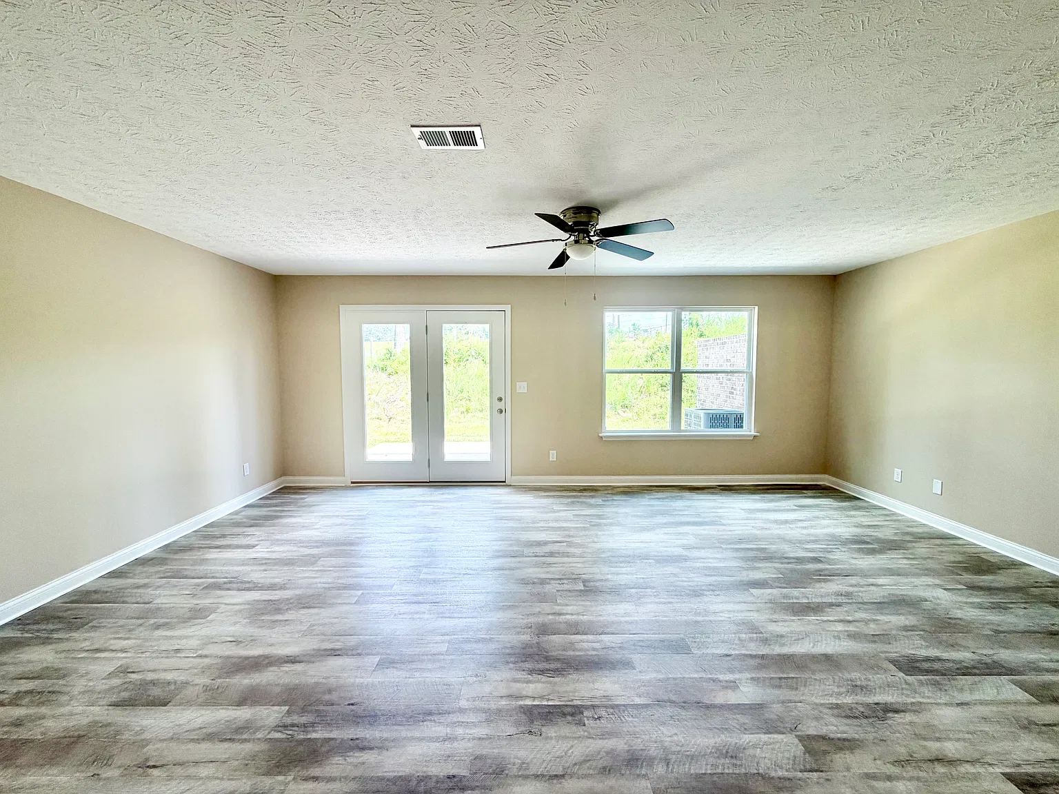 3 bed, 2.5 bath, $1,850 — Photo 2