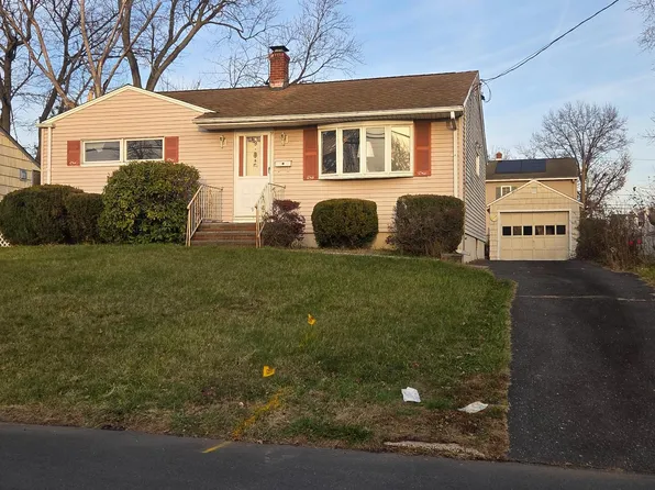 9 Gates Pl, Edison, NJ 08817