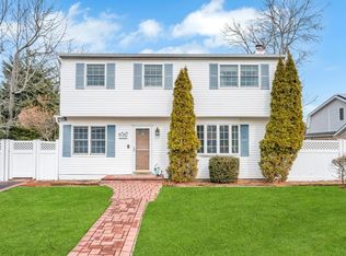 15 Charles Rd, East Patchogue, NY 11772