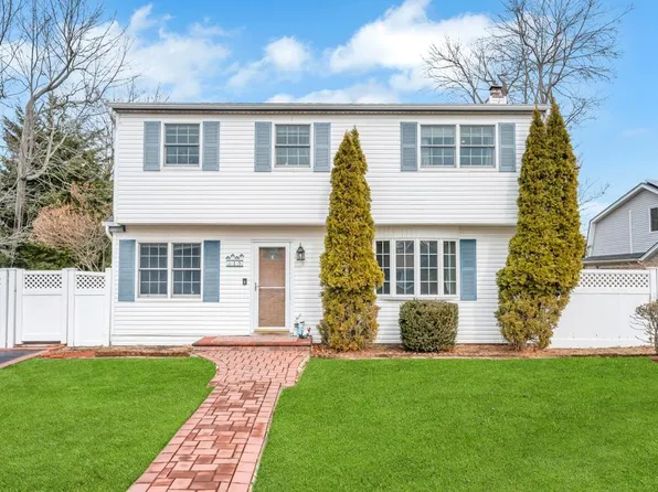 15 Charles Road, East Patchogue, NY 11772