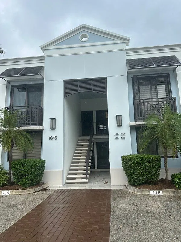 2 bed, 2.0 bath, 1273 sqft, $7,500 — Photo 4