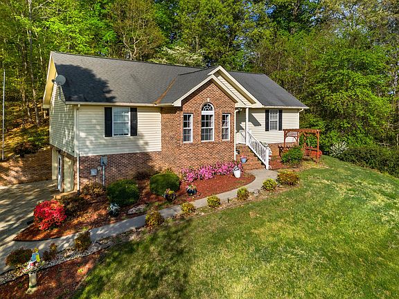2nd image of 833 Thomas Farms Dr