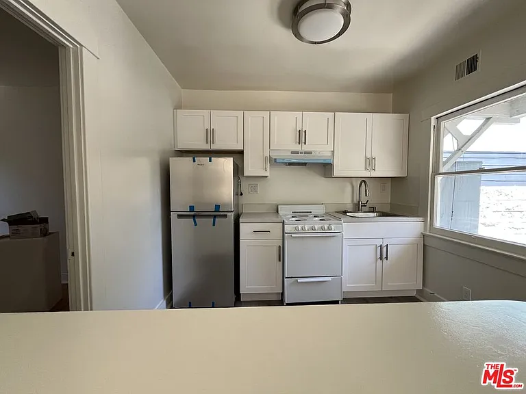 424 N Venice Blvd #B — Photo 6