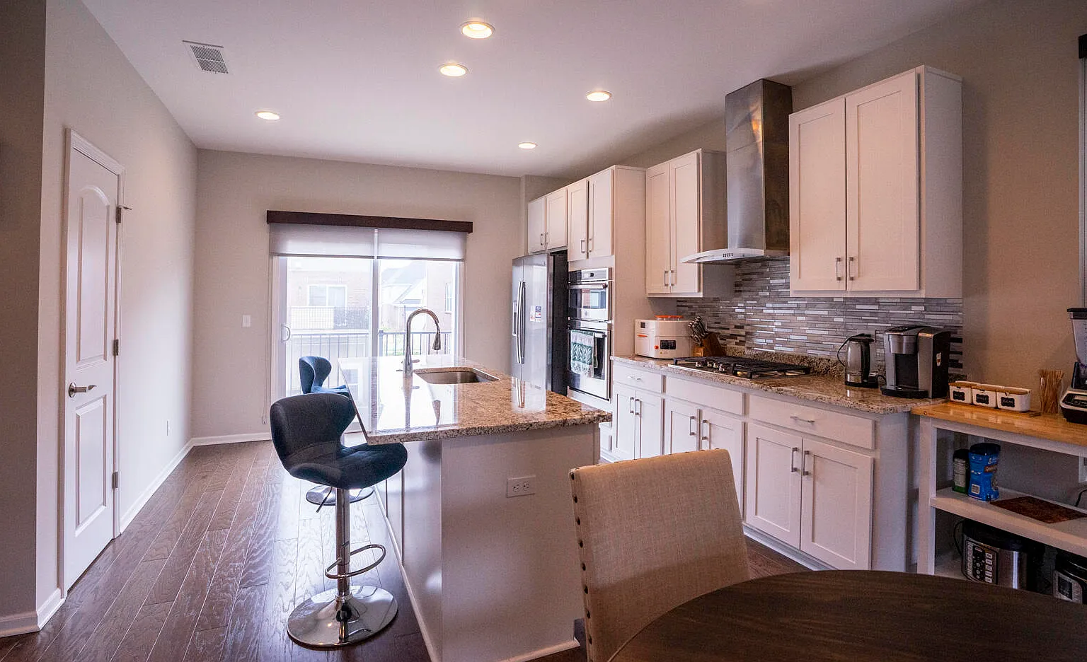 2 bed, 3.5 bath, 2199 sqft, $3,150 — Photo 4
