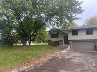 1374 Lakeside Cir, Eagan, MN 55123