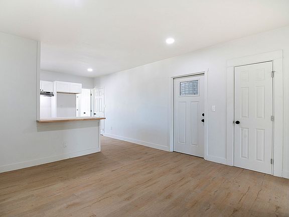 2nd image of 2707 W 14th St #2711