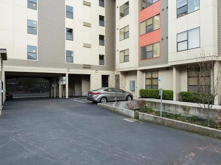 Monroe Street Apartments — Photo 17