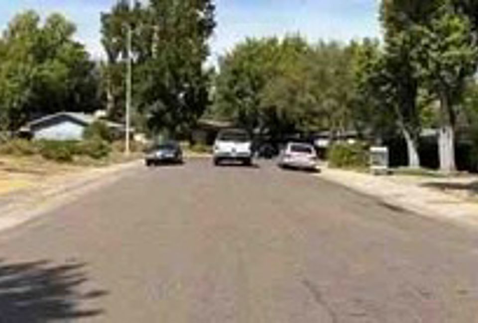 Exterior Neighborhood (street photo)