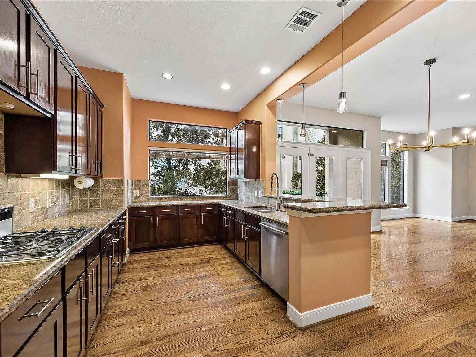 3 bed, 3.5 bath, 2144 sqft, $3,300 — Photo 3