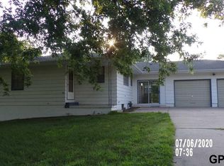 464 S 4th St, Tecumseh, NE 68450
