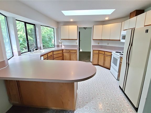 3rd image of 50 N Susan Ave