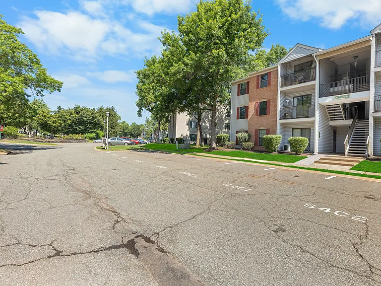 61 Canterbury Ct — Photo 20