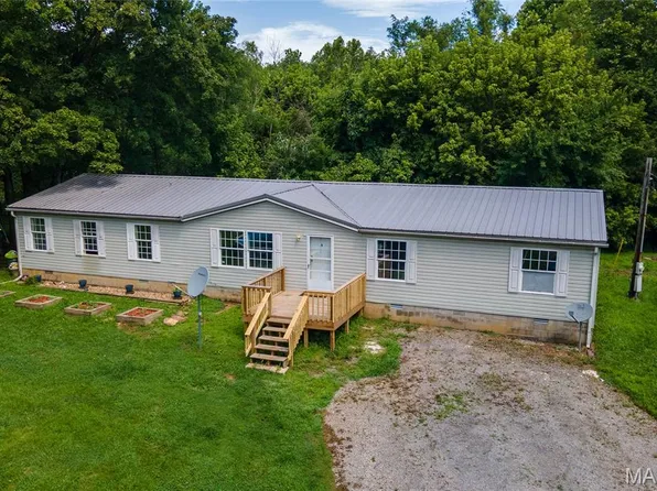 9222 Montgomery Ln, Goreville, IL 62939