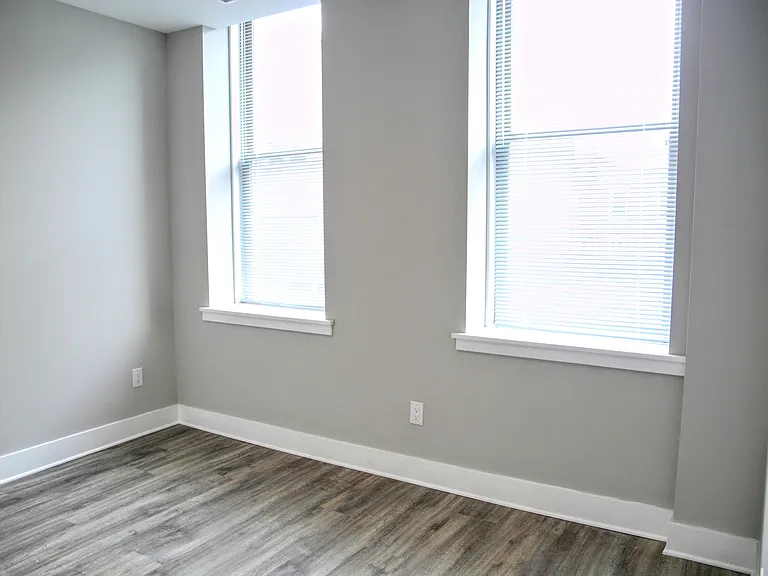 1607 Catherine St — Photo 15