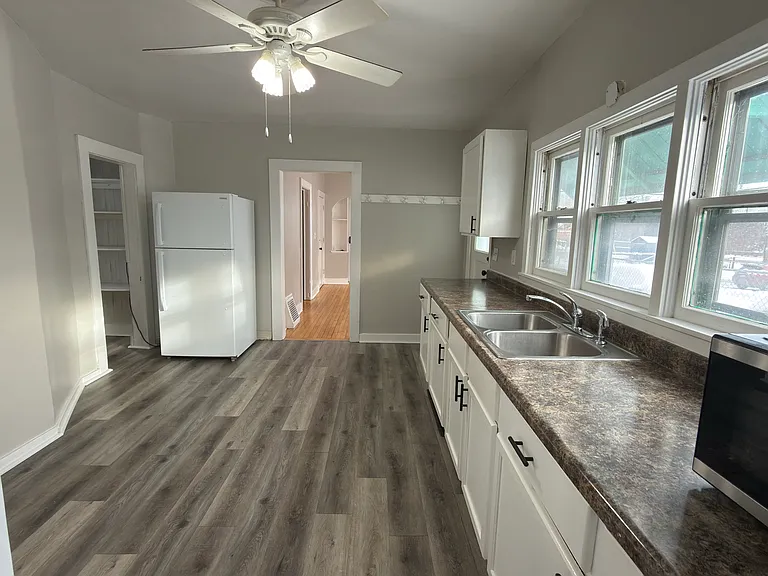 657 Bedford St — Photo 22