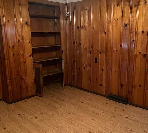 3rd image of 917 Hillcrest Ave #0