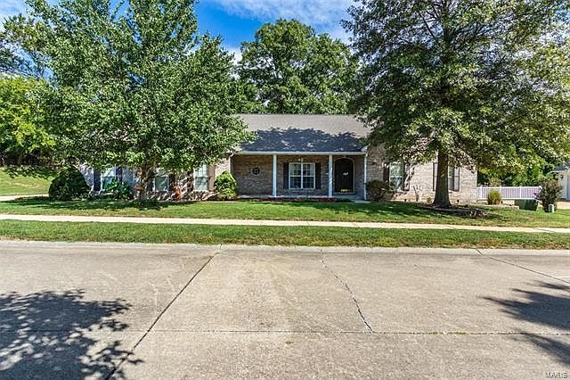 1st image of 303 Briartree Ln