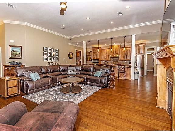 4th image of 494 Bourrous Dr