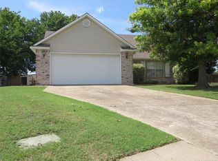 26400 Arrowood Dr, Claremore, OK 74019