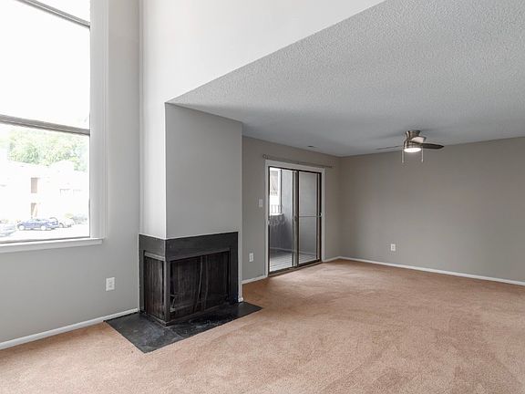 2nd image of 98 Oak St APT 106