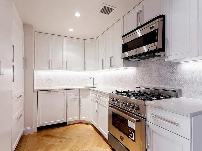305 E 86th St #21JE — Photo 4