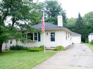 924 Houston Ave, Elgin, IL 60120