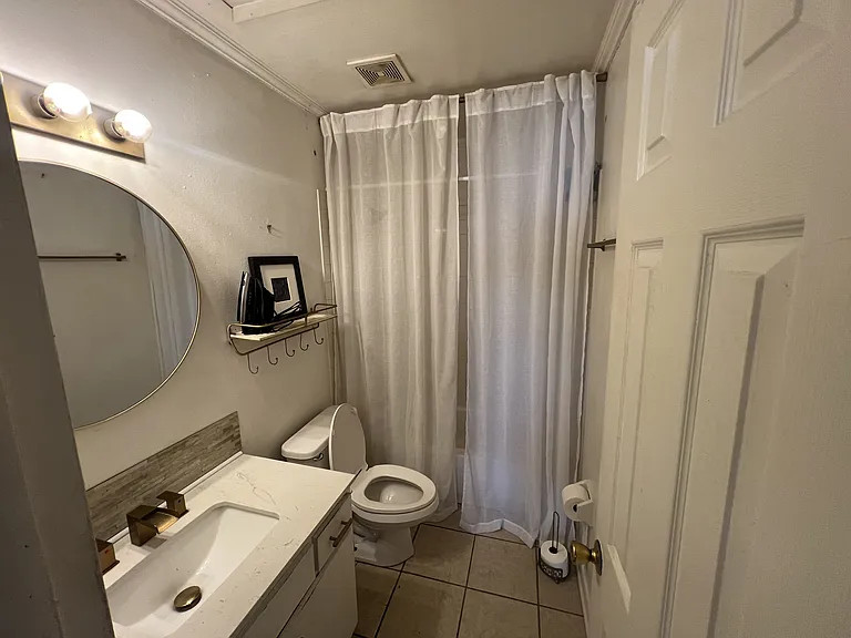 136 Country Club Dr #D — Photo 7
