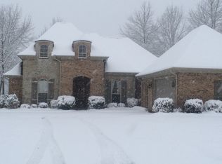 1931 Lake Circle Dr, Tupelo, MS 38801